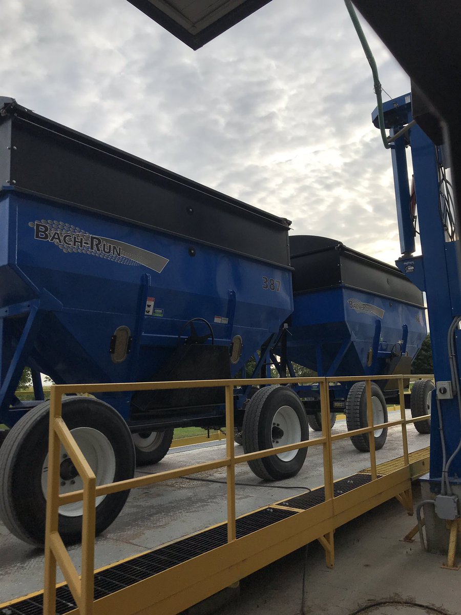#harvest19 has begun! Getting crush soys in this morning - 10.7% moisture #ontag