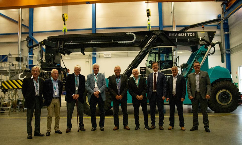 KCLiftTrucks's tweet photo. Memorable day at #Konecranes Lift Truck. We’re celebrating the 25th anniversary hosting the main founders to learn from their experiences within the company. Thank you for joining and guiding us towards the future! #kclifttrucks
#lifttruckswithheart #builtforyourworld https://t.co/VKXbD0qsOT