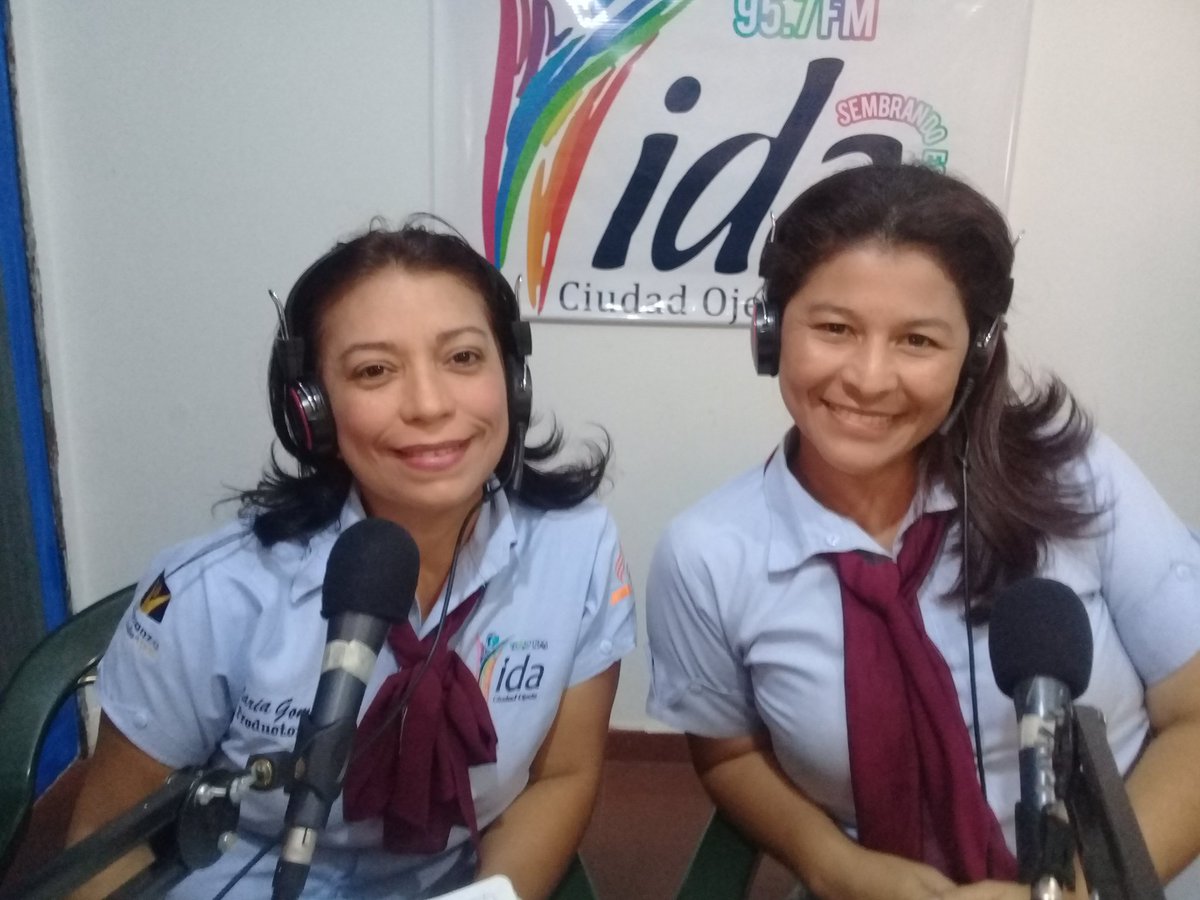 RadioVida95's tweet photo. De todo un poco
-María José Gómez &amp; Jazmín Suarez
Tema de Hoy:
Diferencia entre ser honesto y ser íntegro
#Vida95.7FM https://t.co/T9tDrMAmi9