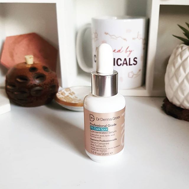 Can you use vitamin C and AHAs together? The answer is... yes! If your skin can take it, of course.
⠀⠀⠀⠀⠀⠀
I've been using the @drdennisgross IPL Dark Spot Concentrated Serum which has both - it has a bumper combo of 10% L-ascorbic acid, lactic a… ift.tt/2O8gZB3