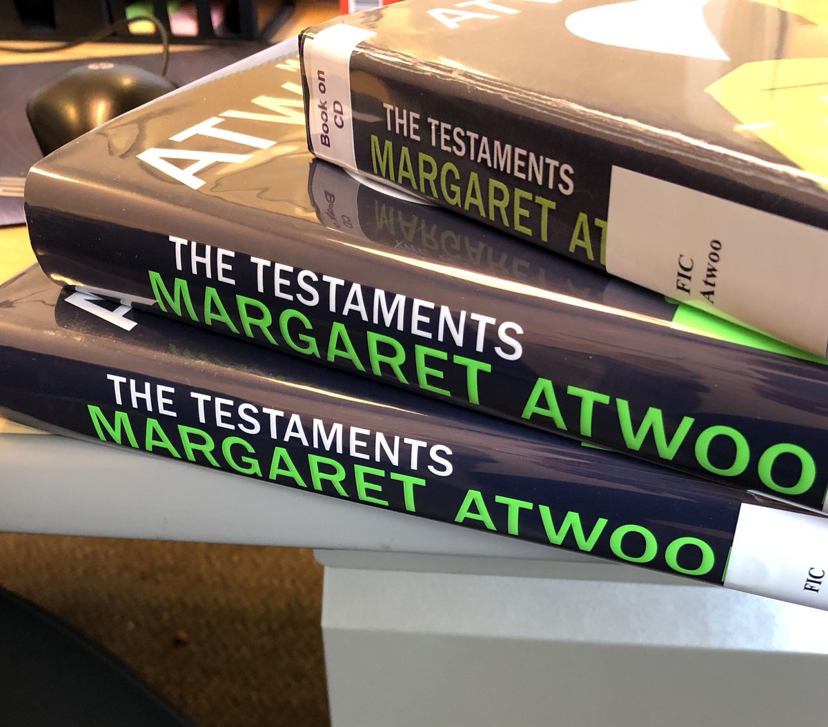 jamarie's tweet photo. They’re hereeeee! #FridayReads
#TheTestaments #getahold on it!
#libraries #FridayMotivation 📖☕️ https://t.co/8YuQRpkzgx