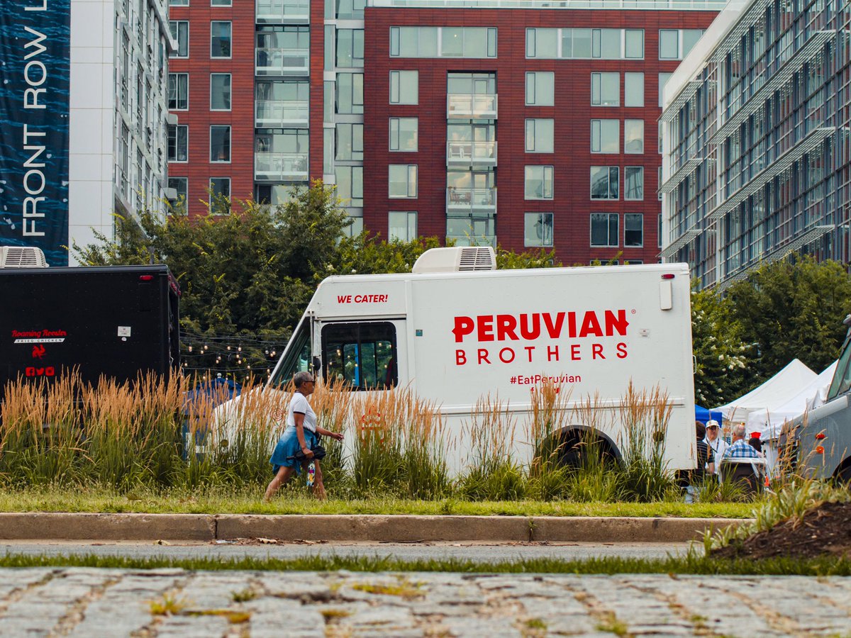 perubrothers's tweet photo. ☀️The weather says it’s still #Summer. Come start the weekend right at #MarketSW Night Arts Market🌈🎨
📍 Georgetown, DC
📍 Indiana &amp; Pennsylvania Ave, DC 
⏰ 11:00 AM - 2:00 PM + @UberEats @GrubHub @Postmates @DoorDash 

Dinner Service 👨🏽‍🍳
📍 Market SW, DC
⏰ 5:00 PM - 9:30 PM https://t.co/xnTyjPtoHZ