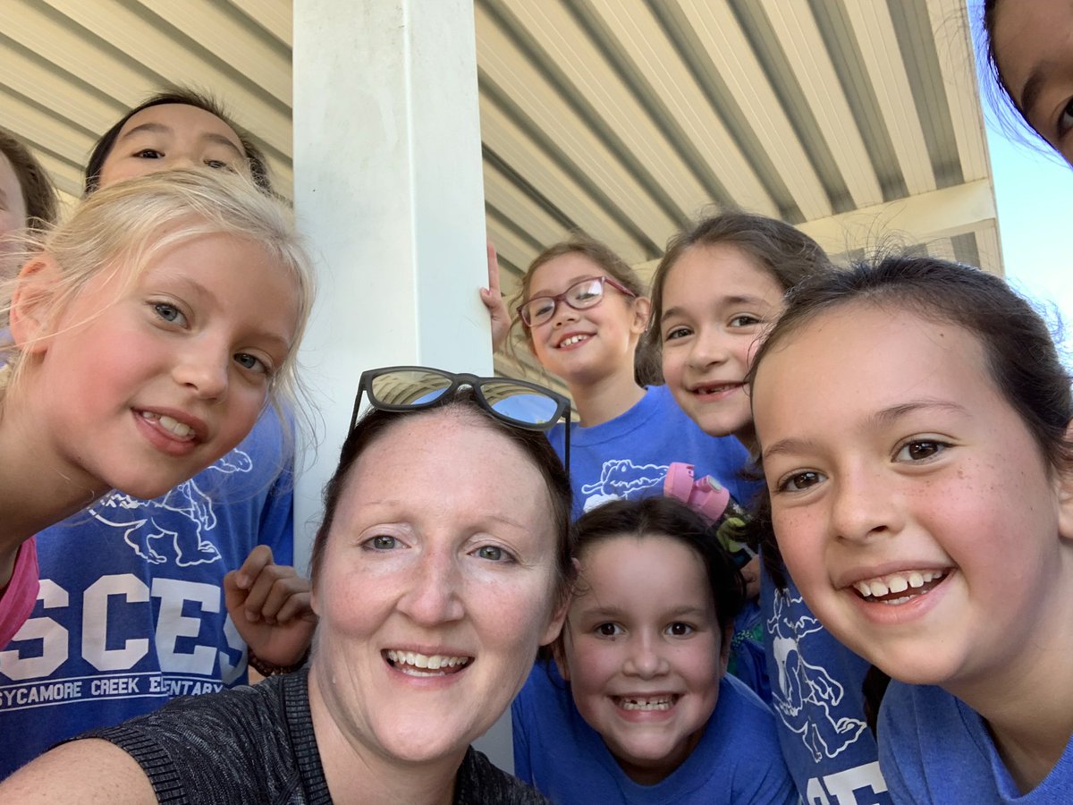 deovercash's tweet photo. Warming up for ๐ Mile later by starting our FriYAY with the mile run in PE ๐๐ผโโ๏ธ๐๐ผ๐๐ #bestrunningweather @SycamoreCreekES https://t.co/v82RZxVw5E