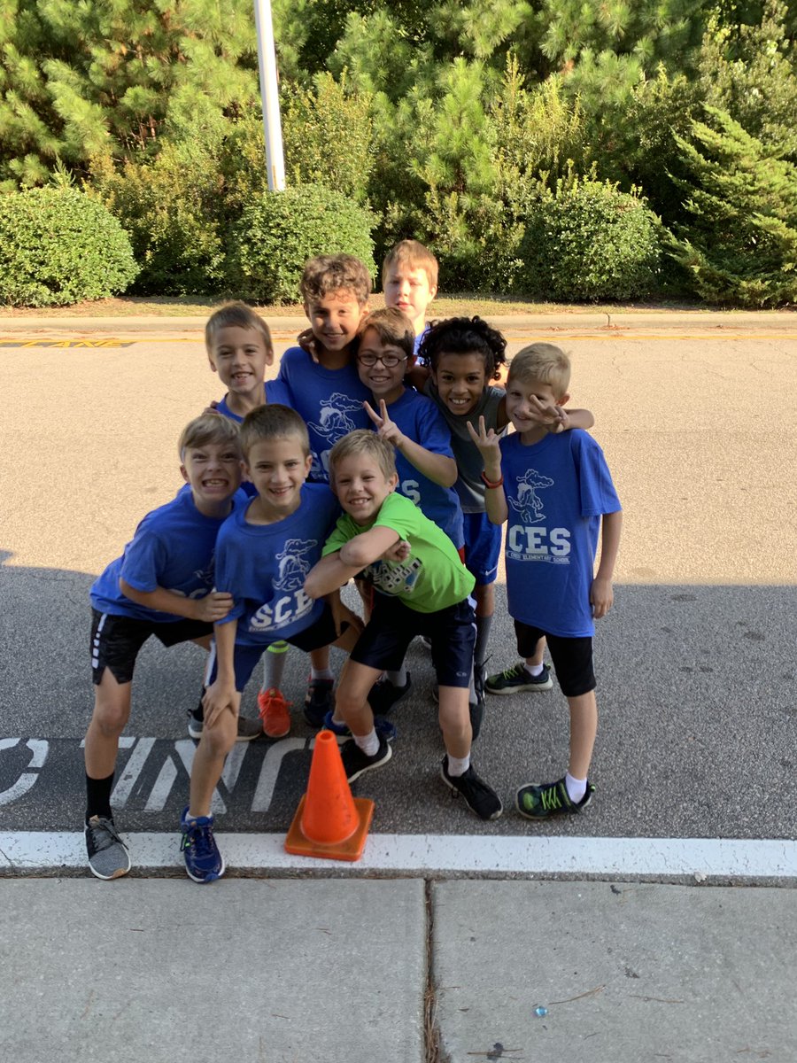 deovercash's tweet photo. Warming up for ๐ Mile later by starting our FriYAY with the mile run in PE ๐๐ผโโ๏ธ๐๐ผ๐๐ #bestrunningweather @SycamoreCreekES https://t.co/v82RZxVw5E