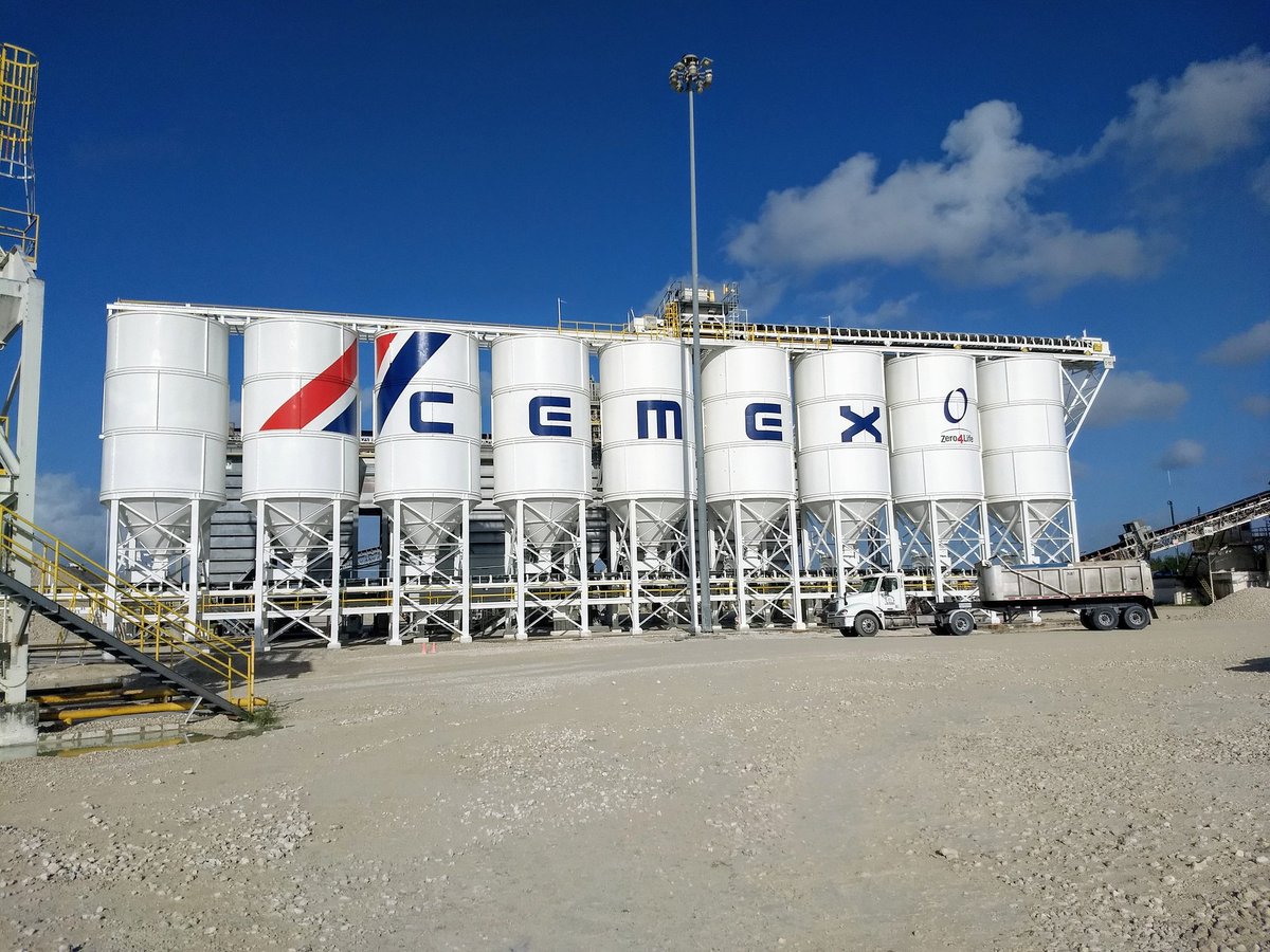 Welcome to the FEC Quarry! How do you like the new paint job? You can see us from the highway!! @CEMEX_USA @CemexFec #zero4life