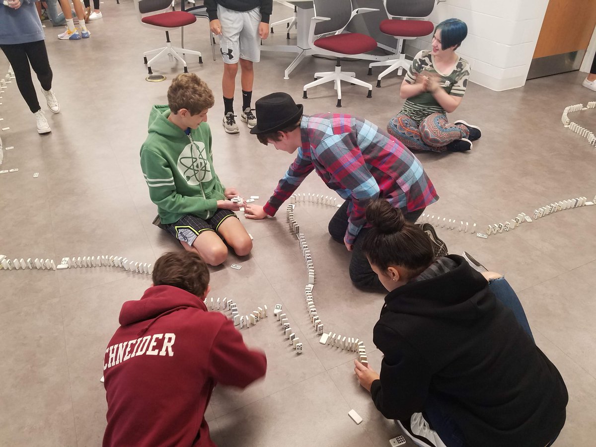 MSD_iSTEM's tweet photo. The power of a #designchallenge! 
Academy students take on a #domino challenge using #problemsolving #collaboration and the #designloop to successfully connect over 1,000 pieces! https://t.co/WoZxcTMdXa