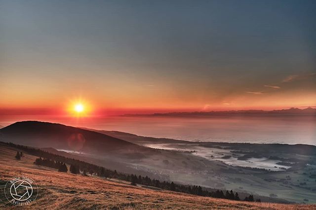mattlems's tweet photo. Le Chasseral, ces cultures de brume du plateau de Diesse et le lac de stratus biennois
*****
Fujifilm X-H1|XF23f1.4
*****
#chasseral #landscapephotography #myswitzerland #feelthealps #switzerlandpictures #swiss_alps #swissalps #swissphotographer #inlovew… https://t.co/HXqPeyvwod https://t.co/bmM0jspDvz