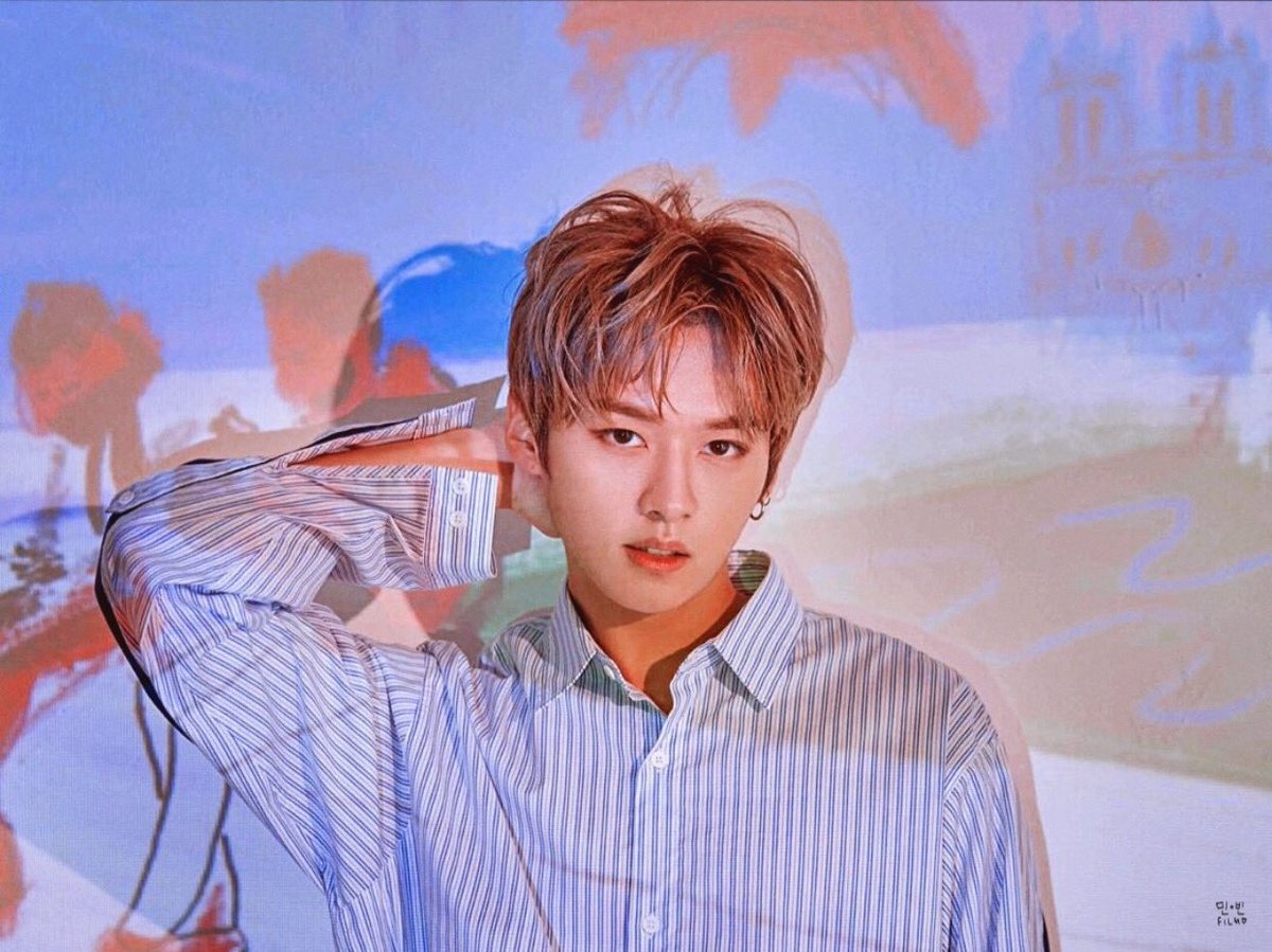 so handsome~ 🤩

#LeeKnow #Minho #리노 #이민호
#민호 #스트레이키즈 #스키즈