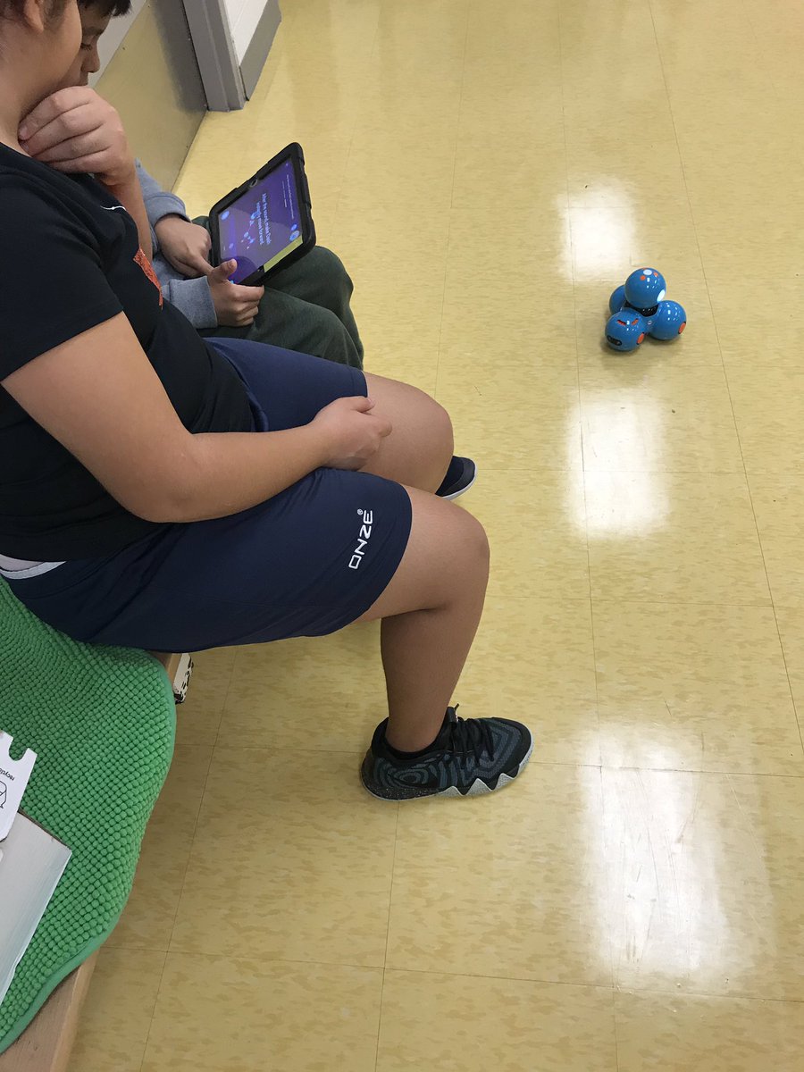 SStesky's tweet photo. STEM Friday’s have begun in the Empathy class @Hawksat25 @SpheroEdu @DashandDot https://t.co/X1JRwN9Nhi