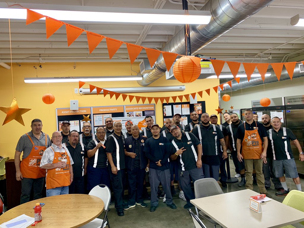 Steven_Z_HR's tweet photo. Success Sharing Stars! Celebrating with our amazing Drivers! Way to go team! #TheHomeDepotPro #THDhr #TheHomeDepot #ONESupplyChain #SuccessSharing #HomeDepotPro https://t.co/ZKvIcN5M8a