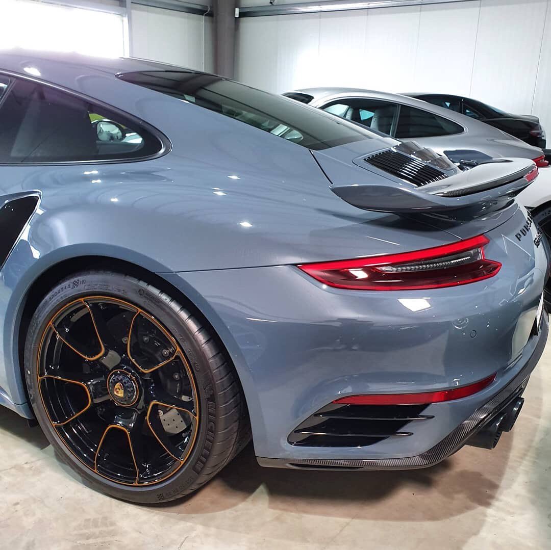 Porsche911UK's tweet photo. The #ExclusiveSeries #911TurboS in a rather lovely #GraphiteBlue 🎯
Taken by 📷 @porsche.sport.germany 👈🏻 some of the best Insta Porsche pics around 👋🏻 #nosubstitute
#Porsche911uk 🎯 https://t.co/n9qhgmrK3i