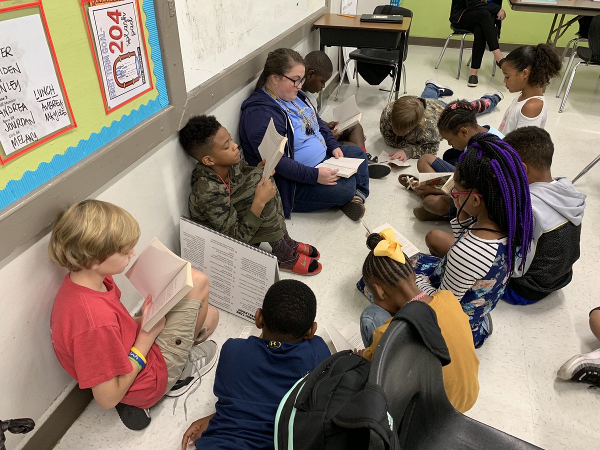 rankintpsd's tweet photo. Rankin’s Fun Reading Friday!!! #tpsd #seeingstars https://t.co/SqKkREDiXX