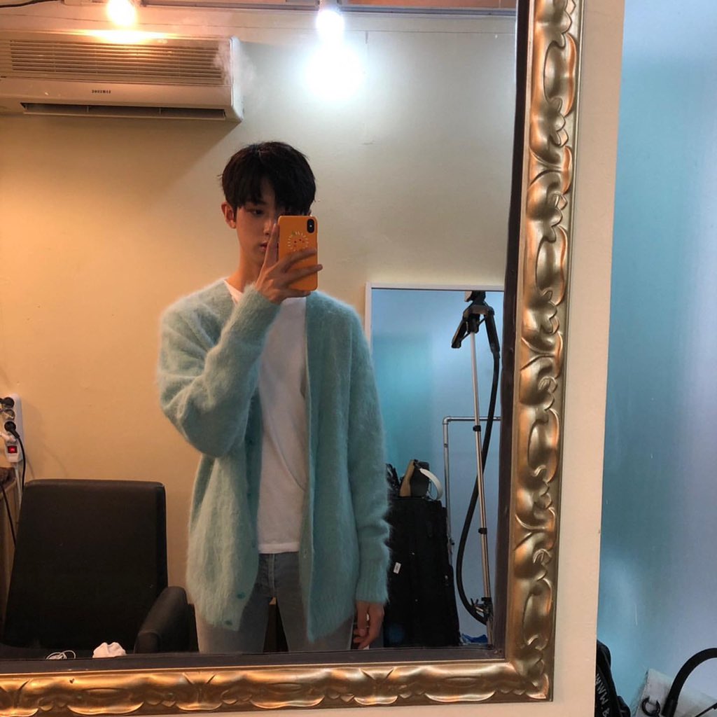 voodoca's tweet photo. 잘찍는 듯 싶다가 엇나가고.. 잘찍는 듯 싶다가.. 어딘가 또 어긋나는 민규의 인스타감성 https://t.co/zKaqNphazs