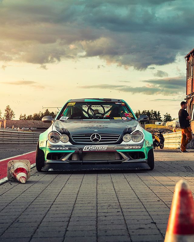 Aadde01's tweet image. FrontEndFriday 
With @mstangberg and the bad ass Team LoveTap CLK 👌🤤
⠀⠀⠀⠀⠀⠀⠀⠀⠀
#gatebilafterhours #gatebil #teamlovetap #driftcar #racecar #becausegatebil #pitlane #mercedes #clk #mercedesclk #smokemachine #fronendfriday #iamthespeedhunter ift.tt/2AzEBGA