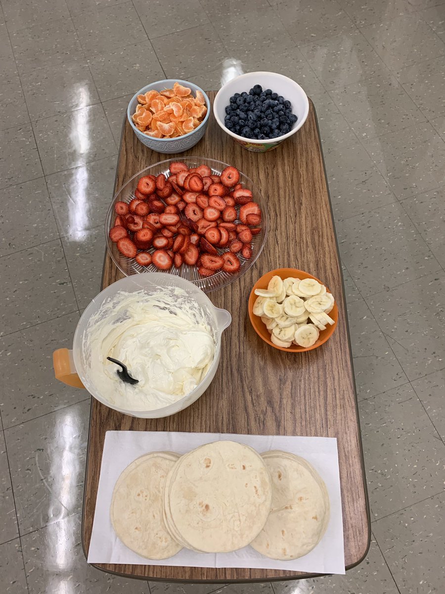 PCSDmedical's tweet photo. Current events and food Fridays! #readwritediscuss #nutrition #yummy @WellnessPCSD @pcsdcte @ParmaSchools https://t.co/hNVTdnDDe9