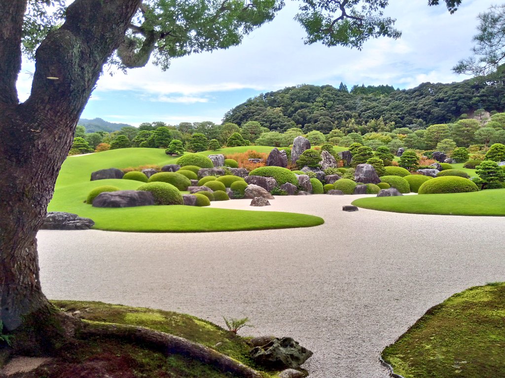 טוויטר いもちゃん בטוויטר 島根県の足立美術館の庭園 米国の日本庭園専門誌の日本庭園ランキングで 03年から連続して日本一に選出されているのは有名ですよね 赤松 黒松 もみじ 苔庭 池 滝水 芝生 それぞれの配置 すべてが計算されていて美しかったです