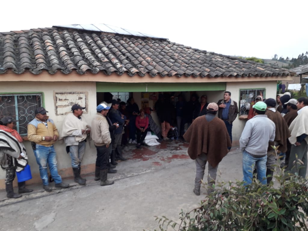 MisionTunja's tweet photo. Siempre estaremos atentos a las necesidades de nuestra comunidad haciendo efectiva la participación de la misma. Contribuyendo al desarrollo Municipal. Nos reunimos con habitantes de la vereda Tras del Alto en #Tunja. Gracias por su apoyo👏👏 
#Vota8AlConcejoTunja
@PCambioRadical https://t.co/ty8rKgcsvH