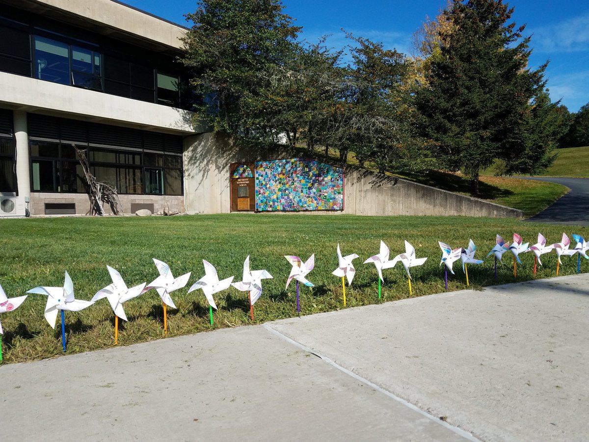 RustonJennifer's tweet photo. Happy Pinwheels for Peace Day!!! Show kindness and spread peace #inspiresuccesstogether #everyonematters https://t.co/vYkqVwNarq