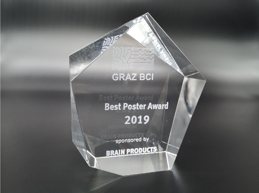 👏👏👏
Congratulations to Jan Sosulski from <a href="/UniFreiburg/">Universität Freiburg</a> on winning the Graz BCI Conference Poster Award! 🏆

We’ve had a great time in Graz - thanks <a href="/tugraz/">TU Graz</a>  and <a href="/GrazBCI/">Graz BCI Conference</a>  for the great event!