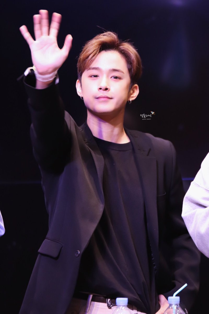 BASSISTMOMENT91's tweet photo. 20190920 슈피갠홀 팬싸인회🖤

#ftisland #ft아일랜드 #이재진 #leejaejin 
#bassist #베이시스트 #saico0111 #인천공항 @saicowow https://t.co/iAHtxJCWh0