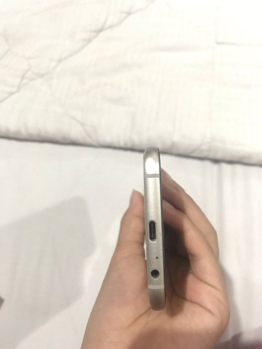 shafasssy's tweet image. #jualhp #samsunga7 #samsungsecond #hpsamsung #hpsecond 

JUAL HP SAMSUNG A7 SECOND.

Rp. 2.000.000 bisa nego😊

pengiriman dari bekasi.

info lainnya bisa dm terlebih dahulu. ☺️