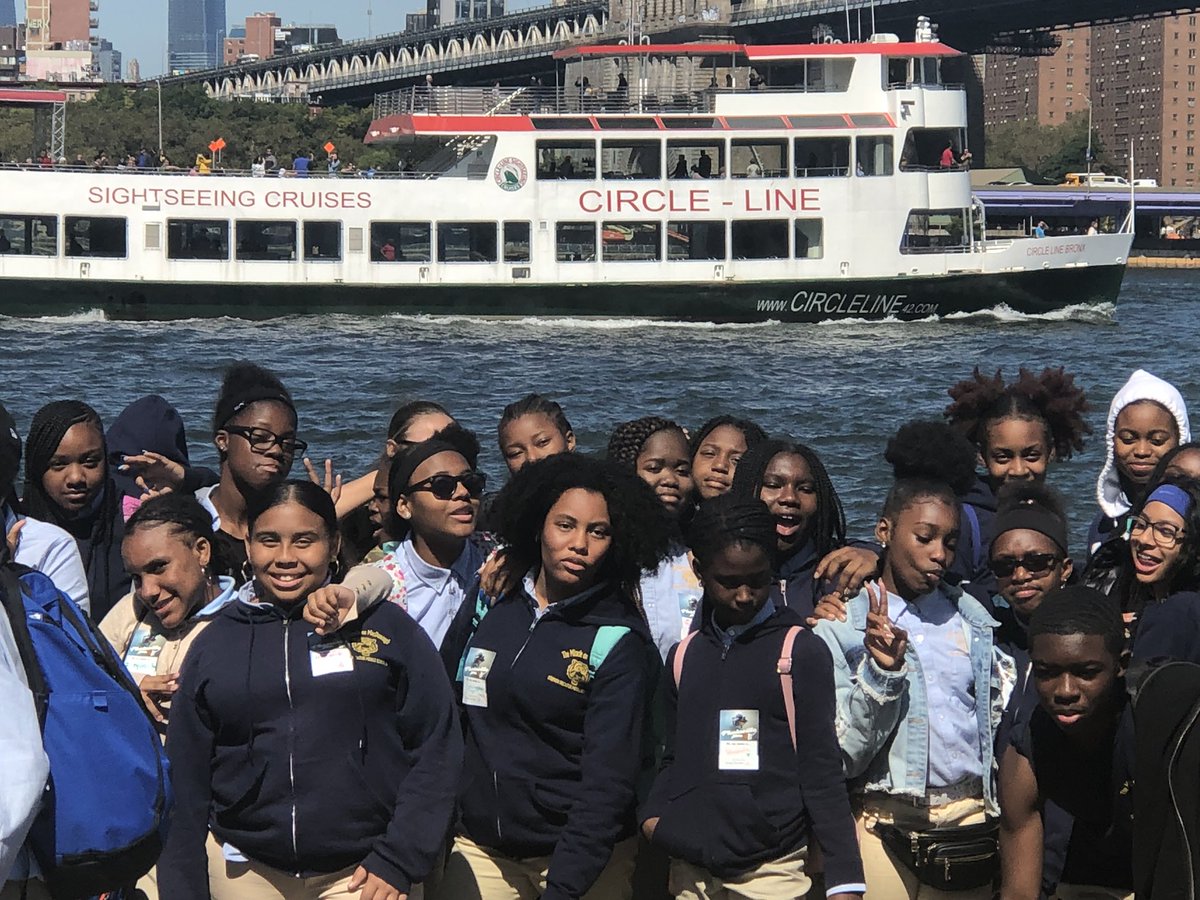 gdixon82's tweet photo. The work is all divine  MS35K Dumbo@photoville 8th graders https://t.co/pjscFKgtNd