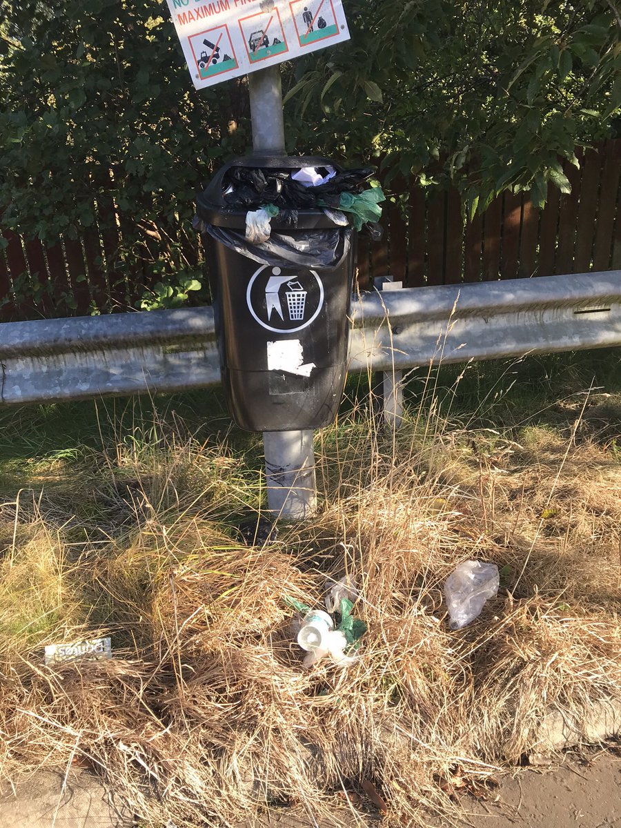 DonnaR712's tweet photo. @GlasgowCC what do we have to do to get a public bin emptied. Online report ✔️ (twice) phoned ✔️several times. Still not emptied. It’s disgusting. https://t.co/1v3JHqhOPG