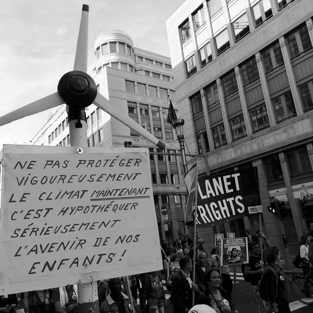 FGTBwallonne's tweet photo. Du monde dans les rues de Bruxelles !
#YouthForClimate #WorkersForClimate #GlobalClimateStrike #GrèvePourLeClimat https://t.co/g1xVfPMexQ