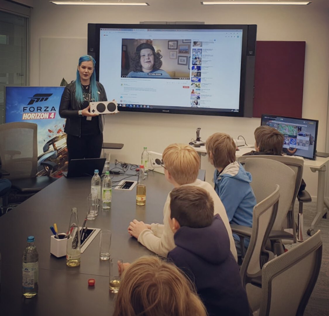GMaxee's tweet image. Heute mit dem großartigen Kollegen Tobi den #xboxadaptivecontroller 50 Kids in 9 Sessions gezeigt 💪 Danke auch an den netten Support der Pfennigparade 🥰