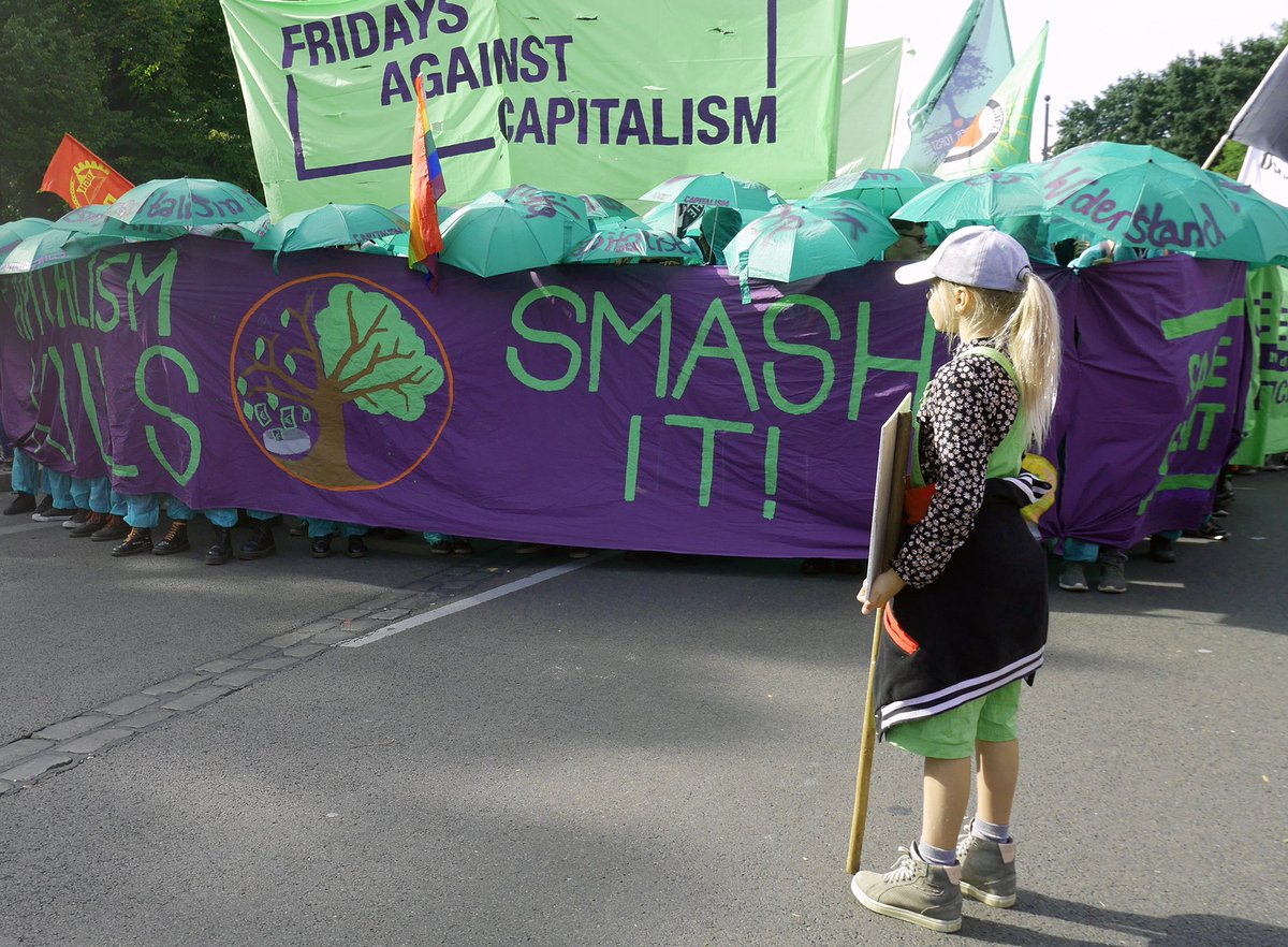 #FridaysForFuture #AlleFuersKlima #ClimateStrike #GlobalStrike in Berlin.
What a wonderful day with so many people on the streets. Such a powerful statement. 👍
And what a disappointing #Klimapaket! Too little, too late. 👎