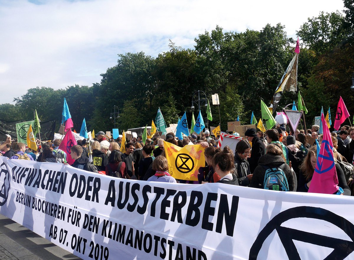 #FridaysForFuture #AlleFuersKlima #ClimateStrike #GlobalStrike in Berlin. More photos ...