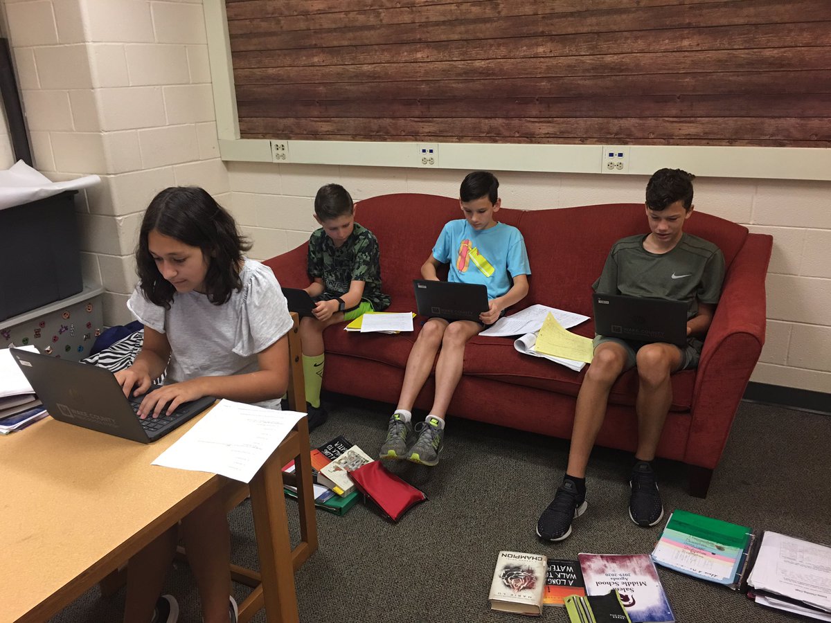 mrsjhowland's tweet photo. 7-3 taking advantage of flexible seating to get their essays typed! #hardatwork #salva #survivalfactors @mshoytsclass https://t.co/KBFNeyJ1US