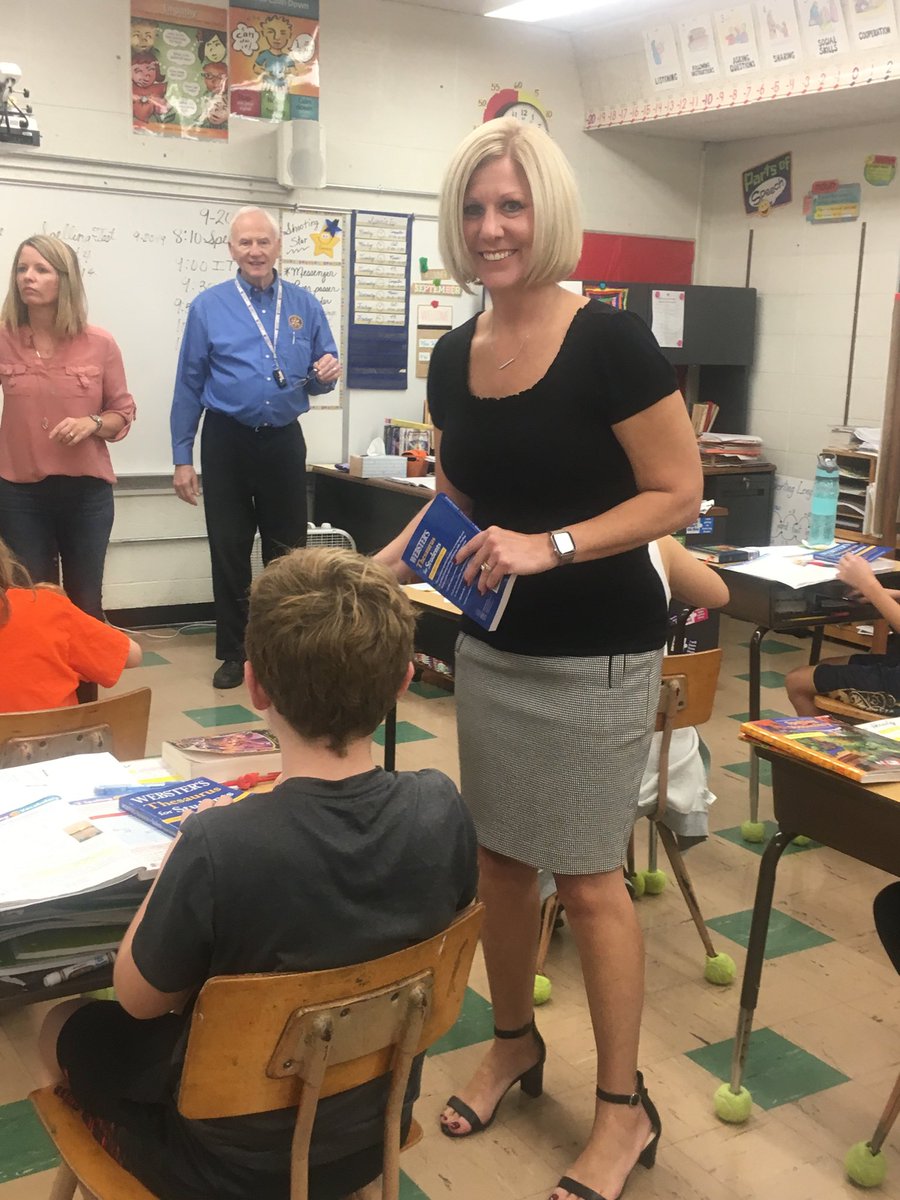 JeanSpohn's tweet photo. Thank you Dixon Rotary for bringing a dictionary for every 3rd grade and a thesaurus for every 5th grader. We appreciate your dedication to education and kindness. https://t.co/dpNvYU7udm