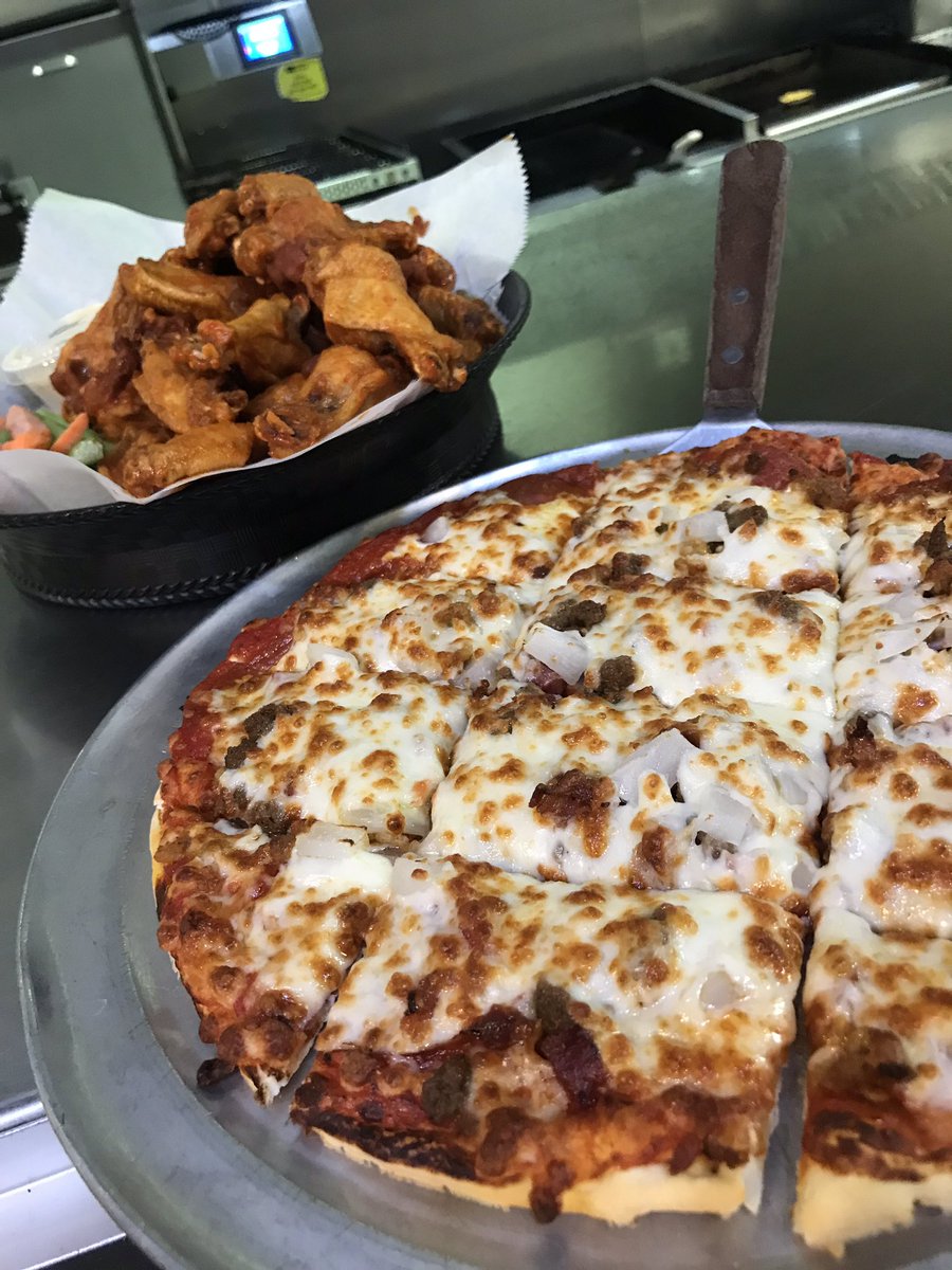 MurrayMrB's tweet photo. It’s #FreePizzaFriday! Hit that RT button for your chance to win a free large one topping pizza from Mister B’s! Must follow to win. #FriYAY https://t.co/9F30N91vpd