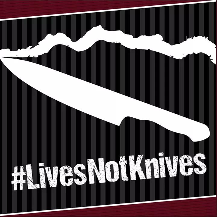 WarwickCops's tweet photo. Day 5: It's illegal for shops to sell knives to anyone under 18 and buying a knife under the age of 18 is an offence. This includes kitchen knives and even cutlery. #SurrenderYourKnife at Leamington Police Station anonymously in one of our bins. #OpScepture ^FW https://t.co/3DJWJxuXT0