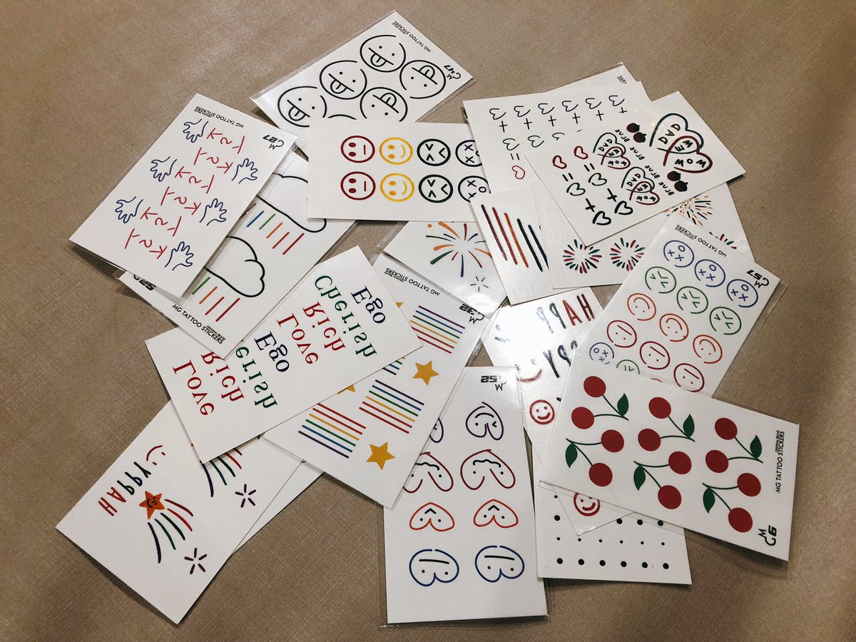 เนื่องจากเราจิ๊กเเทททูของเพื่อนมา เลยเอามาเเจกคนละ 20 ใบ 555555 🥳 เอาไปติดกันให้ระเบิดระเบ้อกันไปเลยจ้า 🤔
“ รีอย่างเดียวนะคะ “ 🍅 “เเจก 4 คนนะ” 
🌈 สุ่มเเจกวันศุกร์ที่ 27 ก.ย. จ้า