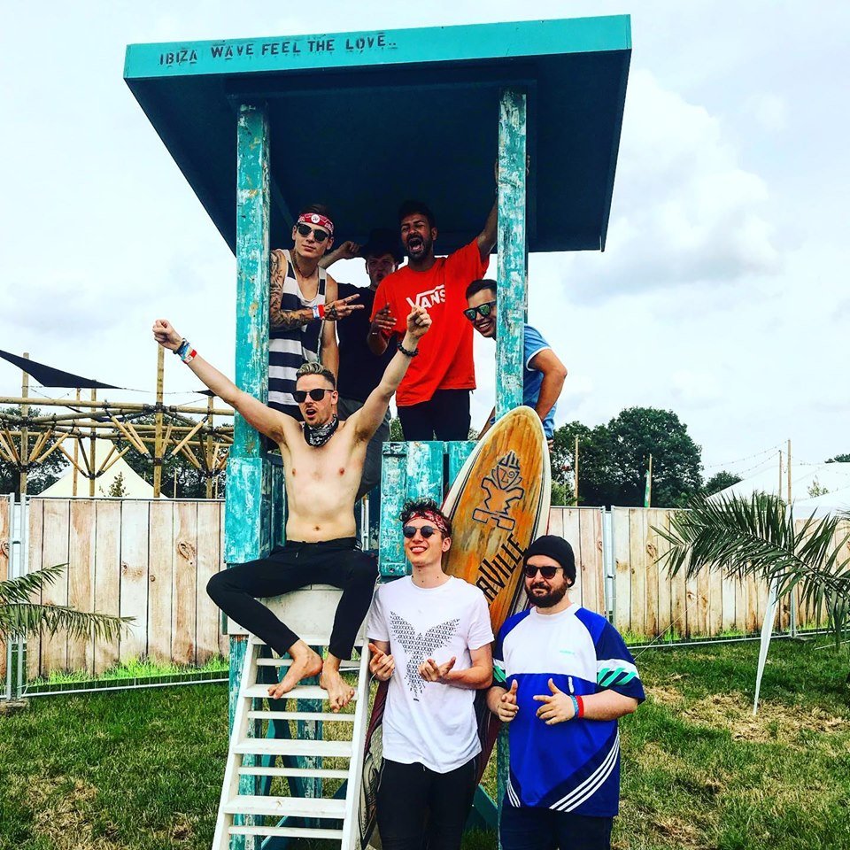 Creator Squad Watchtower ✌️🧐🔥
#parookaville #pv19 #festivallife #creatorcamp #watchtower #baywatch #electronicmusic #cloudy #camplife #throwback #tb #aerochrone #followtheparrot