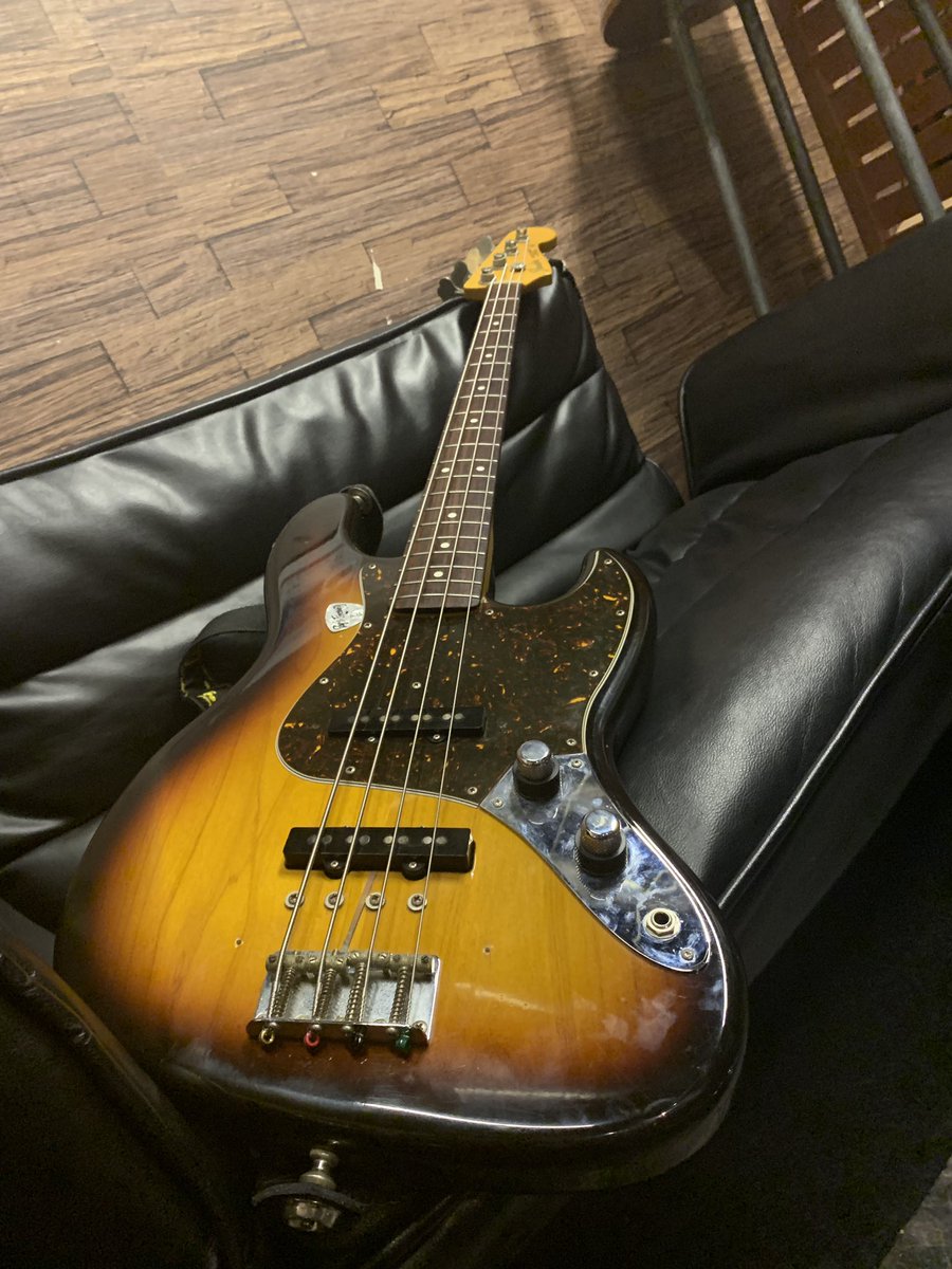 すぎぽんと形容詞 V Twitter サンバーストのジャズベース使ってるとさ 秋山澪好きなんでしょ Ww って言われるけどさ 好き