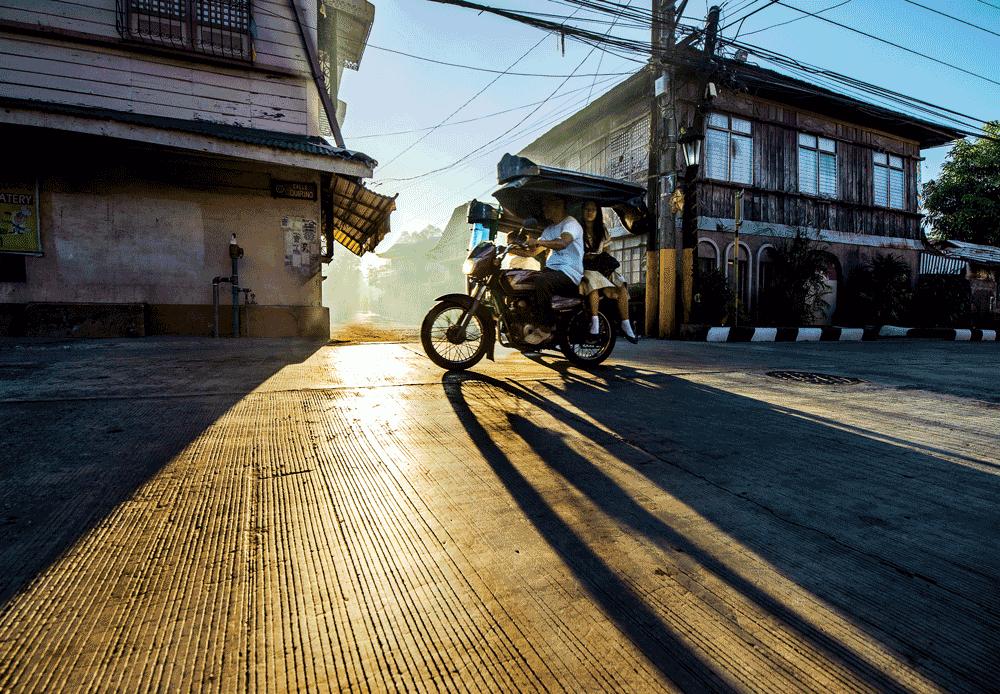 The 2019 0800 Hourly Runner Up, “Way to School by Motorized Tricycle”. Congratulations, Sirsendu Gayen! Check out all 2019 #UPOTY winning photos here: cbre.co/UPOTY2019