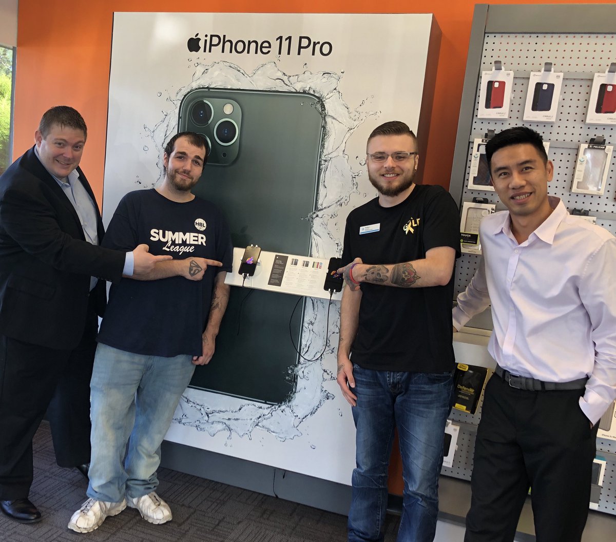 Spreading some CRU/FirstNet excitement with our AR partners in Weymouth on iPhone day! <a href="/st5417/">Sky</a> <a href="/WilliamGStovall/">William Stovall</a> <a href="/pnixnix/">Peter Nixon</a> <a href="/JessyMBenitez/">Jessy Benitez</a>