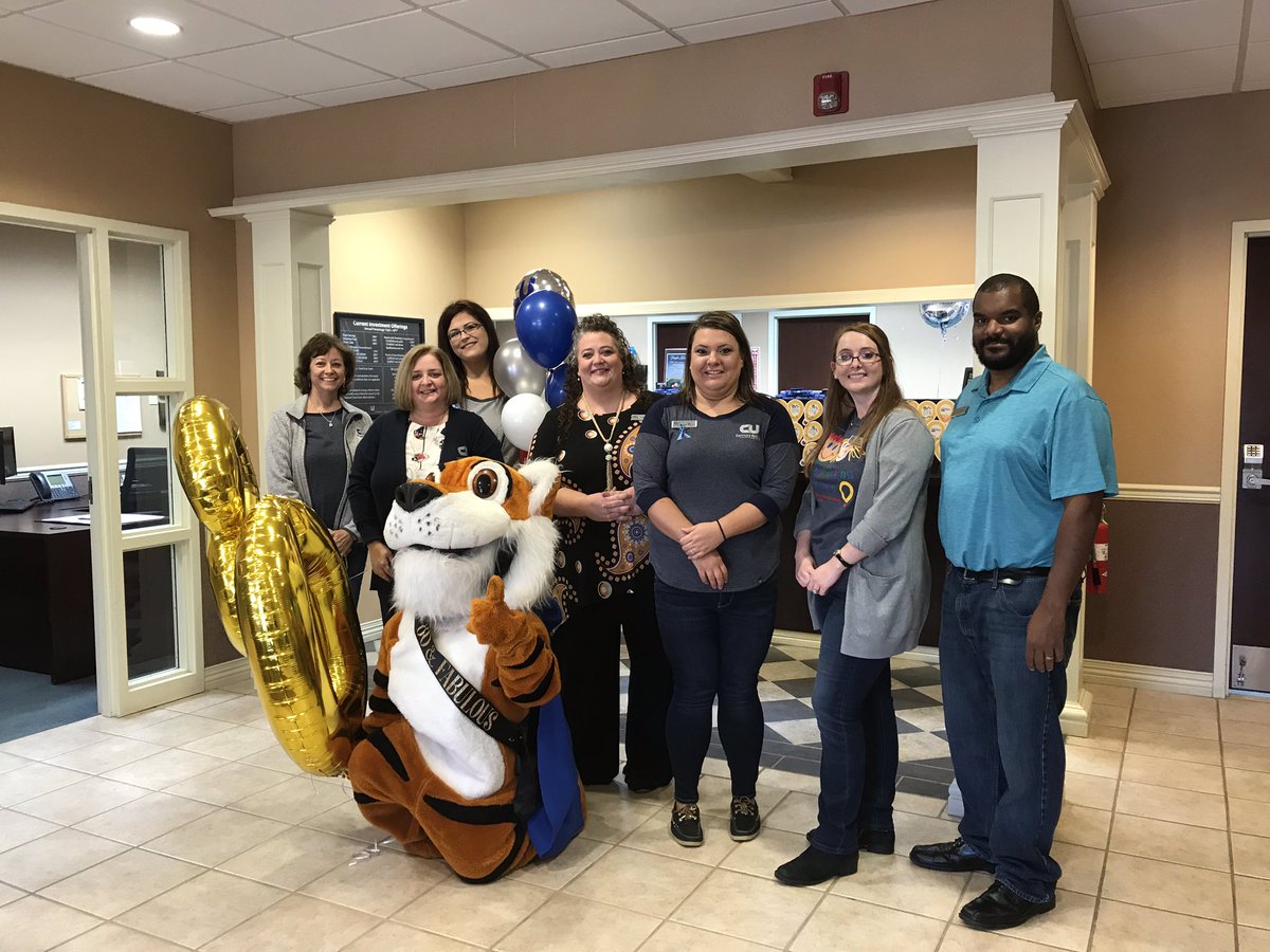FairmontFCU's tweet photo. Count Earn’est the SAVERtooth Tiger and our CEO just gave Our member at Pineview $80 cash. Congratulations Steve!  #WeAreFFCU #peoplehelpingpeople #thatsourtradition #serving4countiesinncwv #80years #establishedin1939 #weappreciateourmembers #ouremployeesrock https://t.co/YdiNfCe8U4