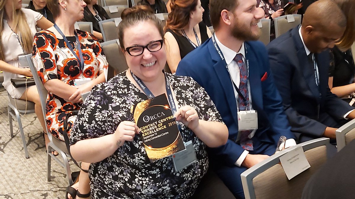 OCH_LCO's tweet photo. Quatre membres de notre Centre d’appels ont reçu un prix à l’occasion de la remise des prix d’excellence de l’Ottawa Regional Contact Centre Association qui a eu lieu le 19 septembre. Bravo à l’équipe qui, par son travail, améliore la vie des locataires! @StephaneOCH_LCO @_ORCCA https://t.co/eiOr3s20S4