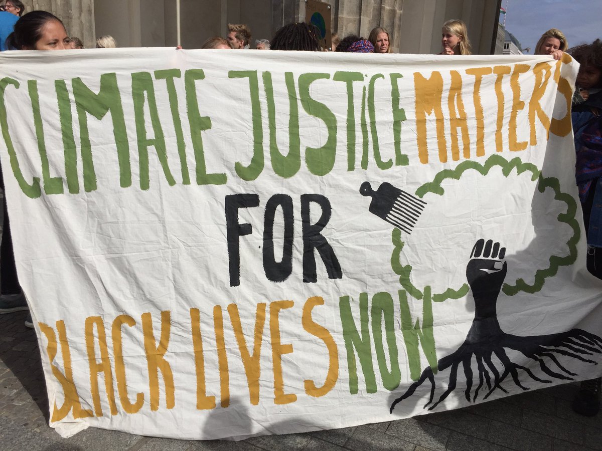 RoseAClermont's tweet photo. „I may live here,“ said Berliner Kwesi Aikins, during Berlin‘s #ClimateStrike, #Klimastreik „but I know what happened in Flint, Michigan.“ @BlackLivesMatter https://t.co/REqGtENwSH