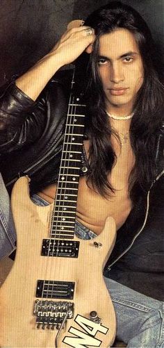 Happy Birthday to Extreme Guitarist Nuno Bettencourt. He turns 53 today. 