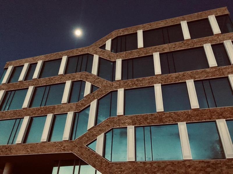 Het nieuwe stadskantoor @Gemeentehengelo is bijna klaar! Vanochtend vroeg maakte onze hoofduitvoerder Tom deze prachtige foto! <a href="/Trebbe1911/">Trebbe</a> <a href="/vanwijnen/">el bunzo</a>