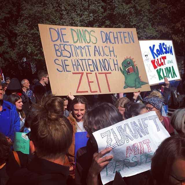 1000meilenwind's tweet photo. Heute Demo! 
#allefürsklima #fff #cologne #köln #fridaysforfuture #cargobikersforfuture #1000meilenwind #emissionsfrei #schokofahrt https://t.co/5KZjGXcqPX https://t.co/D1bBr159DN