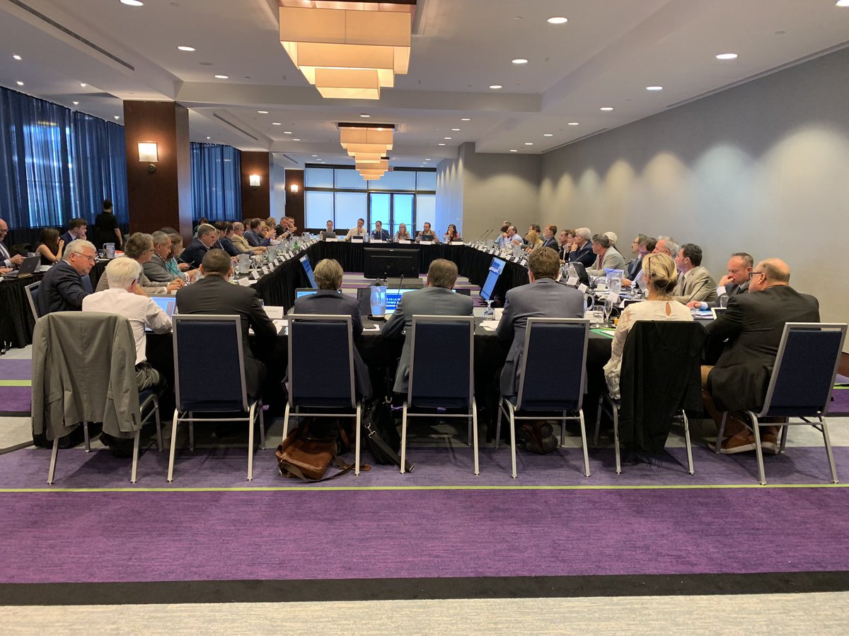 Salle comble aujourd’hui à la réunion du CA de l’#UMQ à Montréal. Près d’une cinquantaine d’élues et élus de toutes les tailles et de toutes les régions du Québec sont présents, mobilisés et solidaires pour faire le point sur les priorités du milieu municipal.

#polqc #polmun