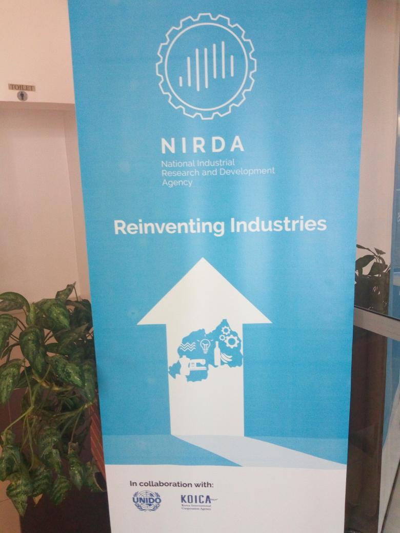 bonibyiringiro's tweet photo. Connection of theoretical skill peer to peer can create something big that can make change on population's well being.  start today to build future @MinYouthRwanda @RwandaIndustry @DOTRwanda @RMbabazi #i4i #i4irw #innovate4industry #i4industry https://t.co/WuHMASnEBZ