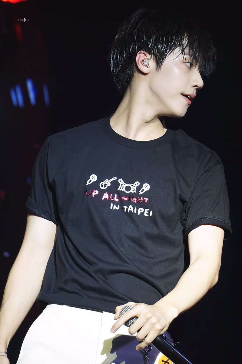 halfmoon921031's tweet photo. 190915 UP ALL NIGHT IN TAIPEI

#이승협 #승협 #승짱 #LeeSeungHyub #엔플라잉 #NFlying @NFlyingofficial https://t.co/9bwvVlwYt1