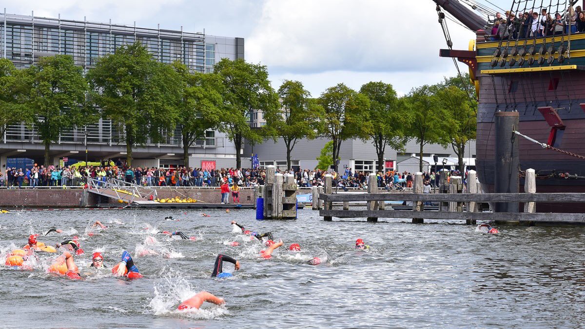 Twee weken geleden sprongen we in de Amsterdamse grachten tijdens de Amsterdam City Swim 2019. ALS staat op de kaart, maar is nog niet van de kaart. Wil jij een steentje bijdragen? Doneren kan t/m 30 september via amsterdamcityswim.nl/doneren !🙏💙

#ACS2019
